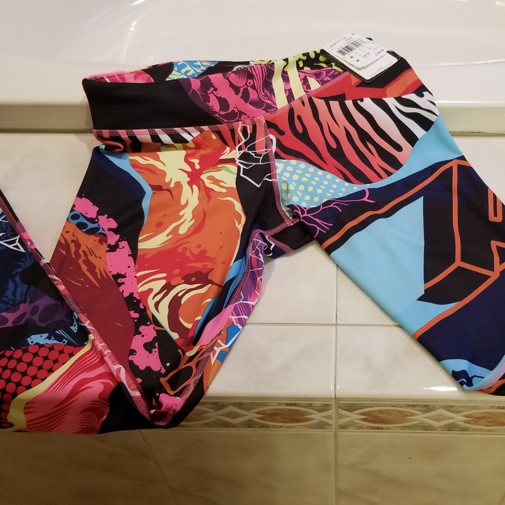 Reebok graffiti leggings Medium